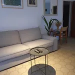 Laura شقة *