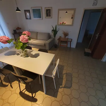 Laura Apartmán *