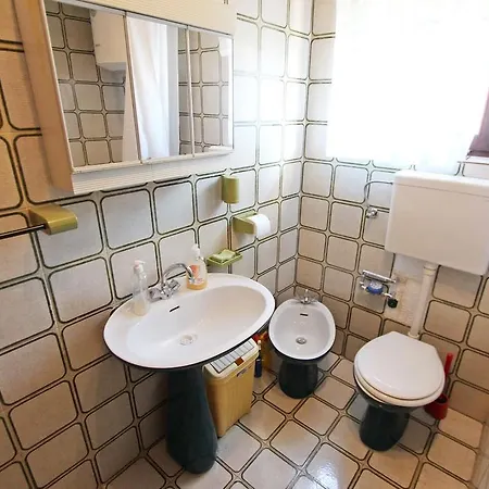 Laura Apartment *