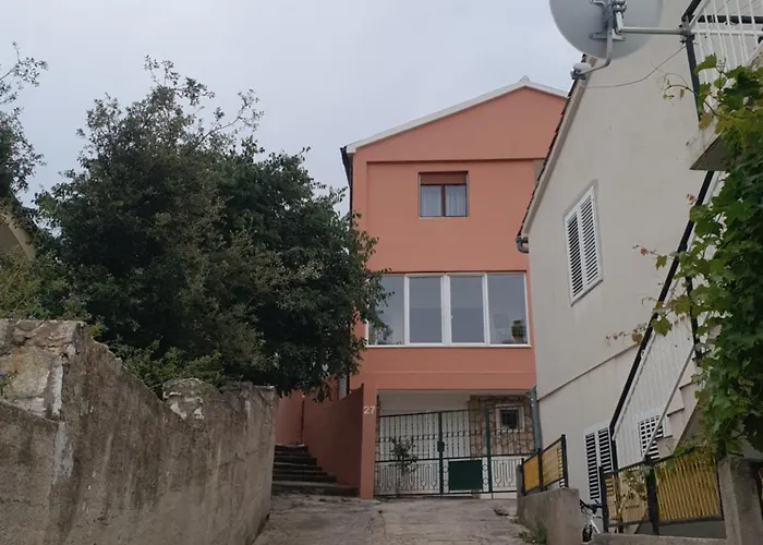 Laura Apartman Tisno